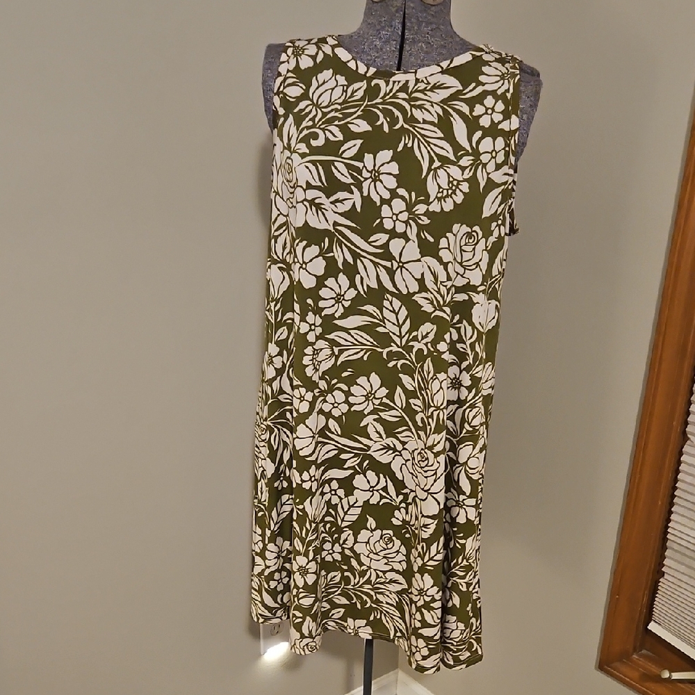 MSK floral sleeeveless midi dress